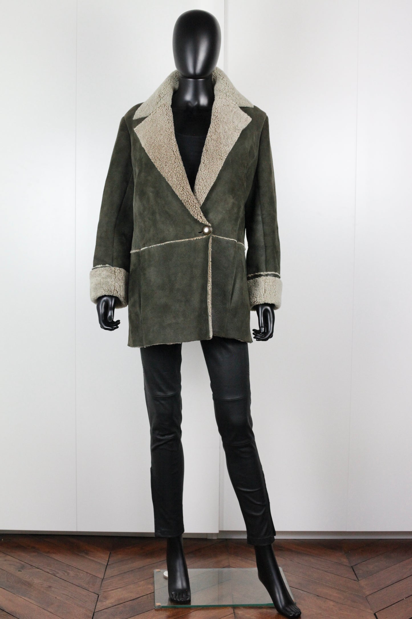 Manteau veste kaki peau retournée cuir agneau toscane Nina Ricci vintage Ekinox vintage vêtement vintage de grands couturiers créateurs seconde main luxe haute couture slow fashion