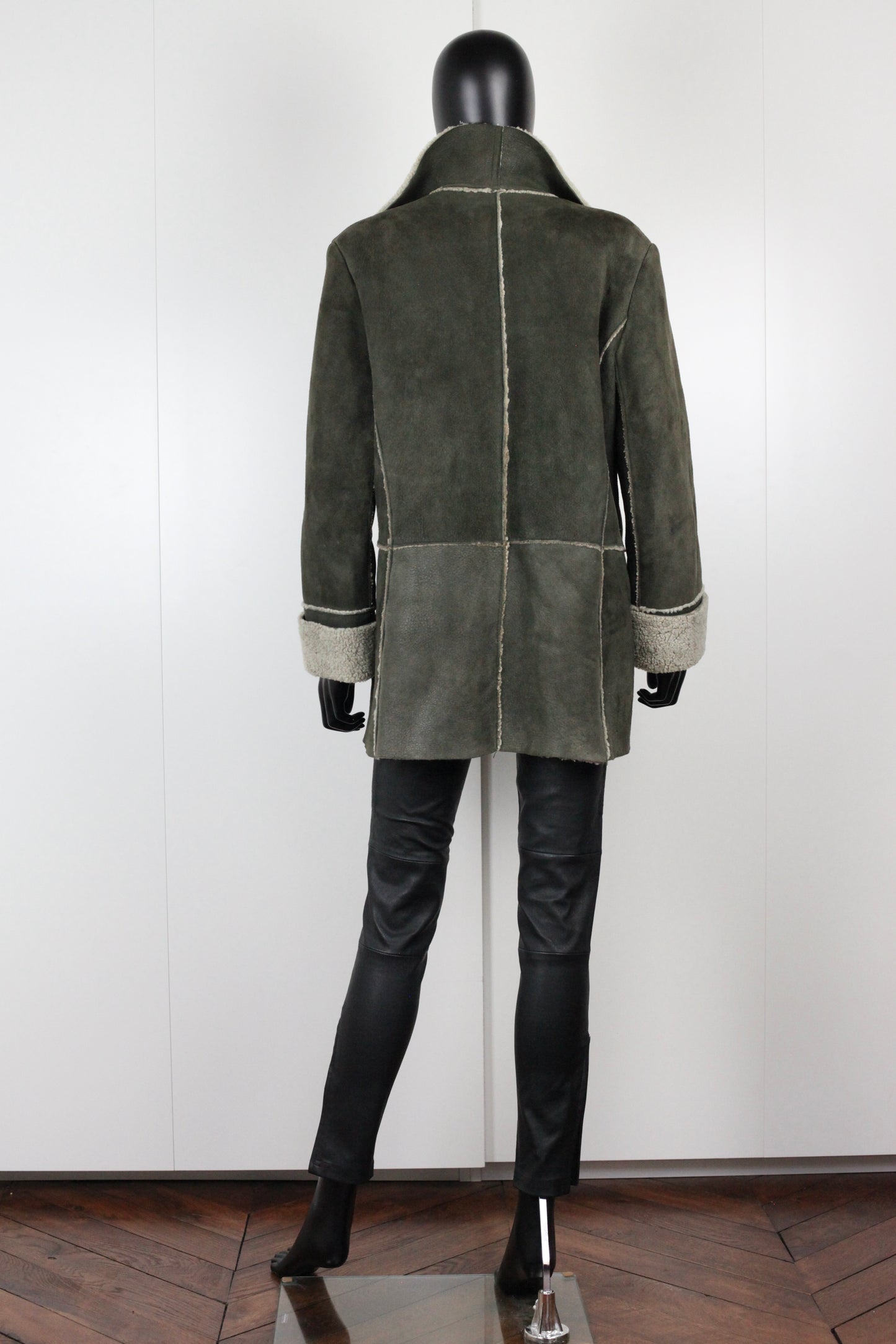 Manteau veste kaki peau retournée cuir agneau toscane Nina Ricci vintage Ekinox vintage vêtement vintage de grands couturiers créateurs seconde main luxe haute couture slow fashion