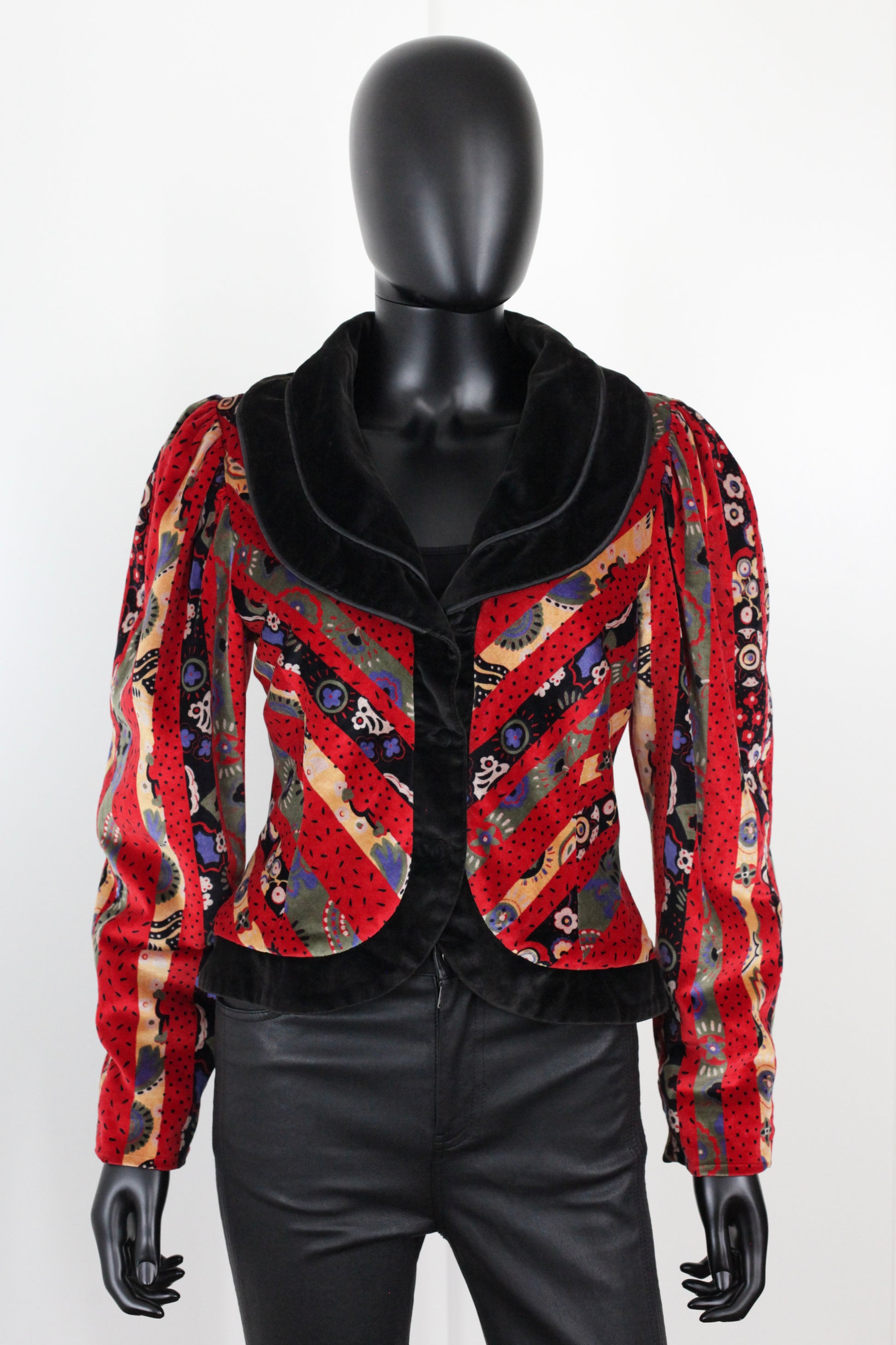 Veste chacok vintage velours multicolore Ekinox vintage vêtement vintage de grands couturiers créateurs seconde main luxe haute couture slow fashion