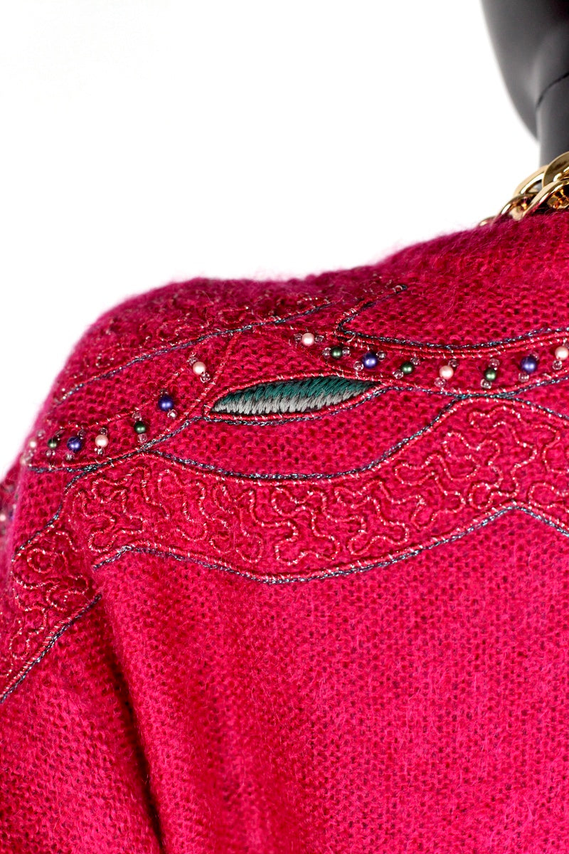 Pull rouge broderies perles Escada vintage 80 Ekinox vintage vêtement vintage de grands couturiers créateurs seconde main luxe haute couture slow fashion