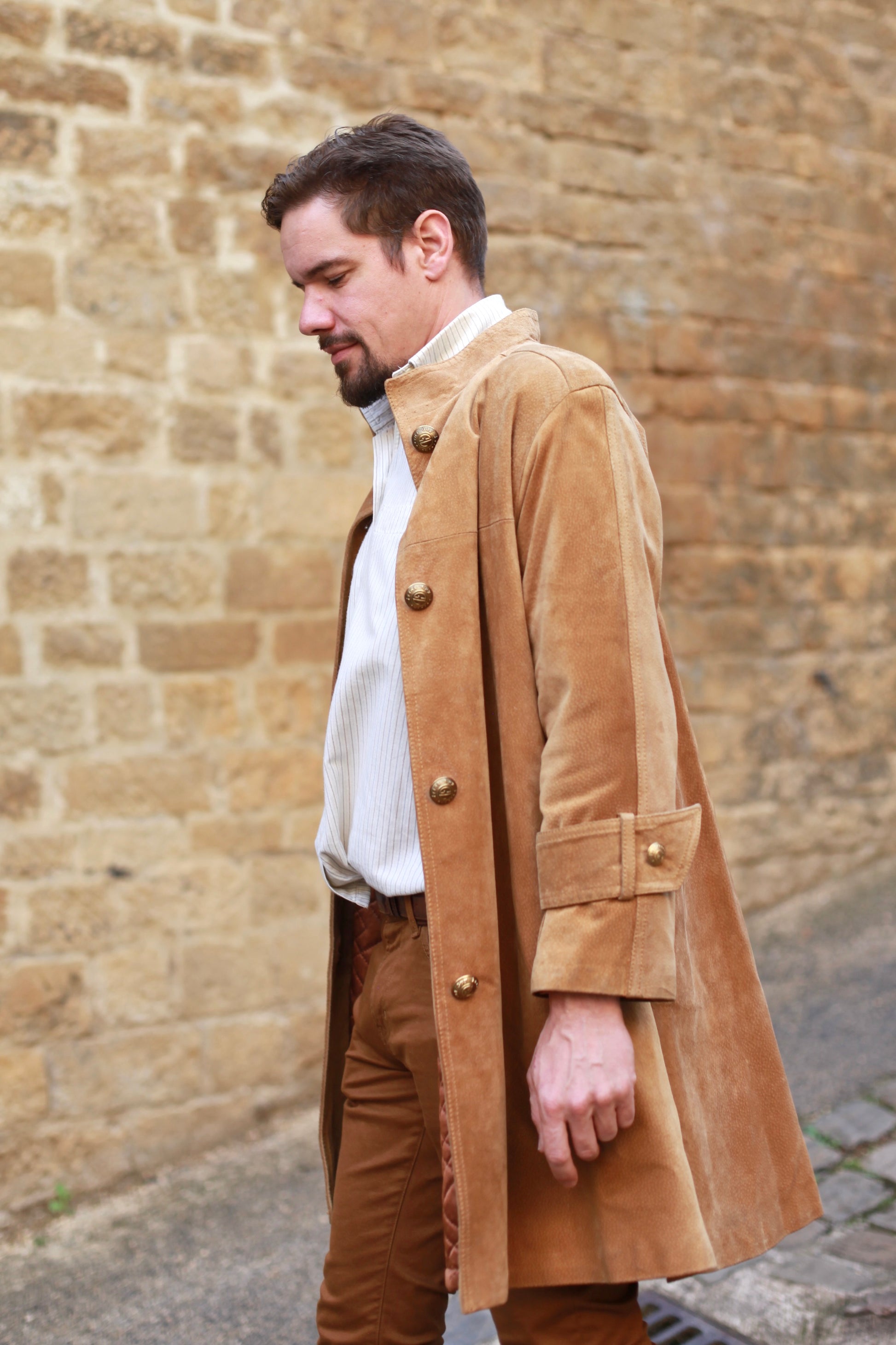 Manteau trench vintage Guy Laroche daim friperie seconde main vêtements vintage créateurs haute couture luxe ekinox vintage