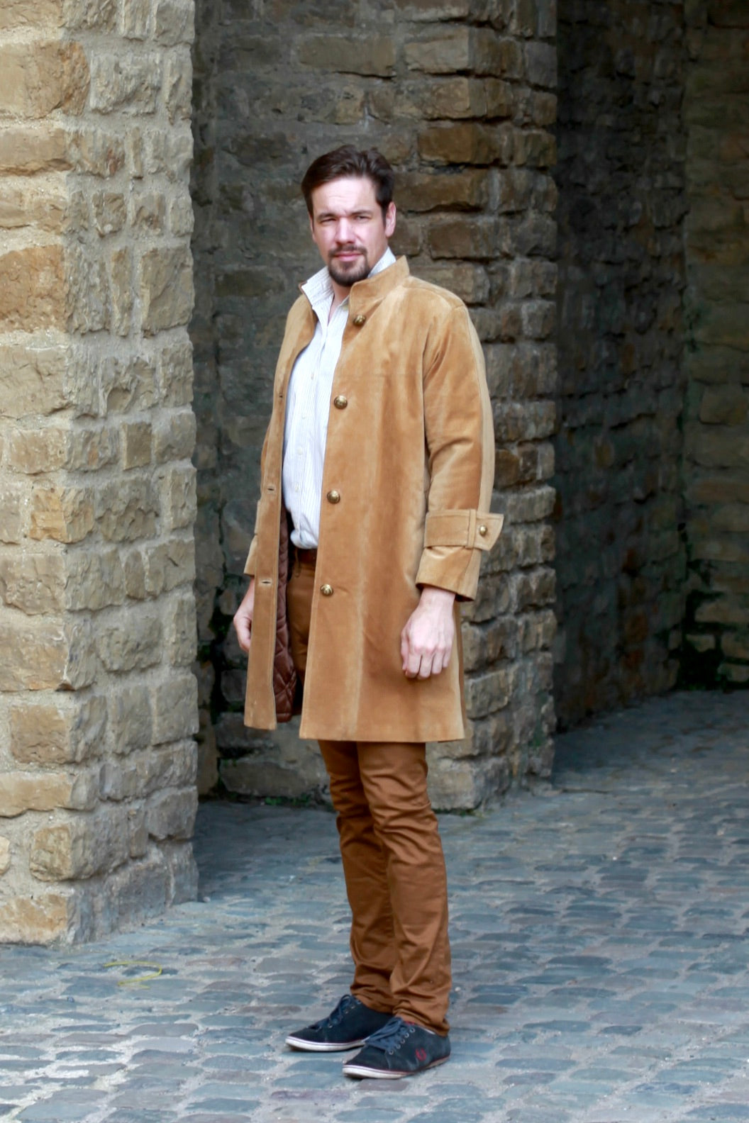 Manteau trench vintage Guy Laroche daim friperie seconde main vêtements vintage créateurs haute couture luxe ekinox vintage