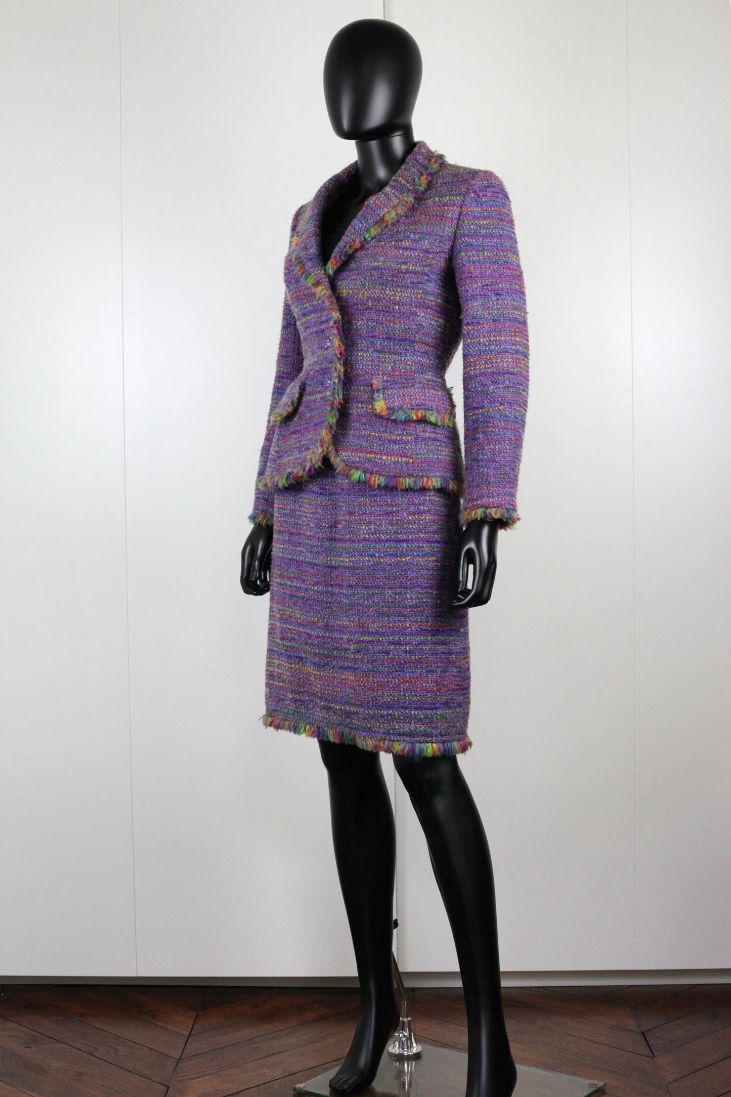 Tailleur-jupe en tweed multicolore Georges Rech vintage Ekinox vintage vêtement vintage de grands couturiers créateurs seconde main luxe haute couture slow fashion