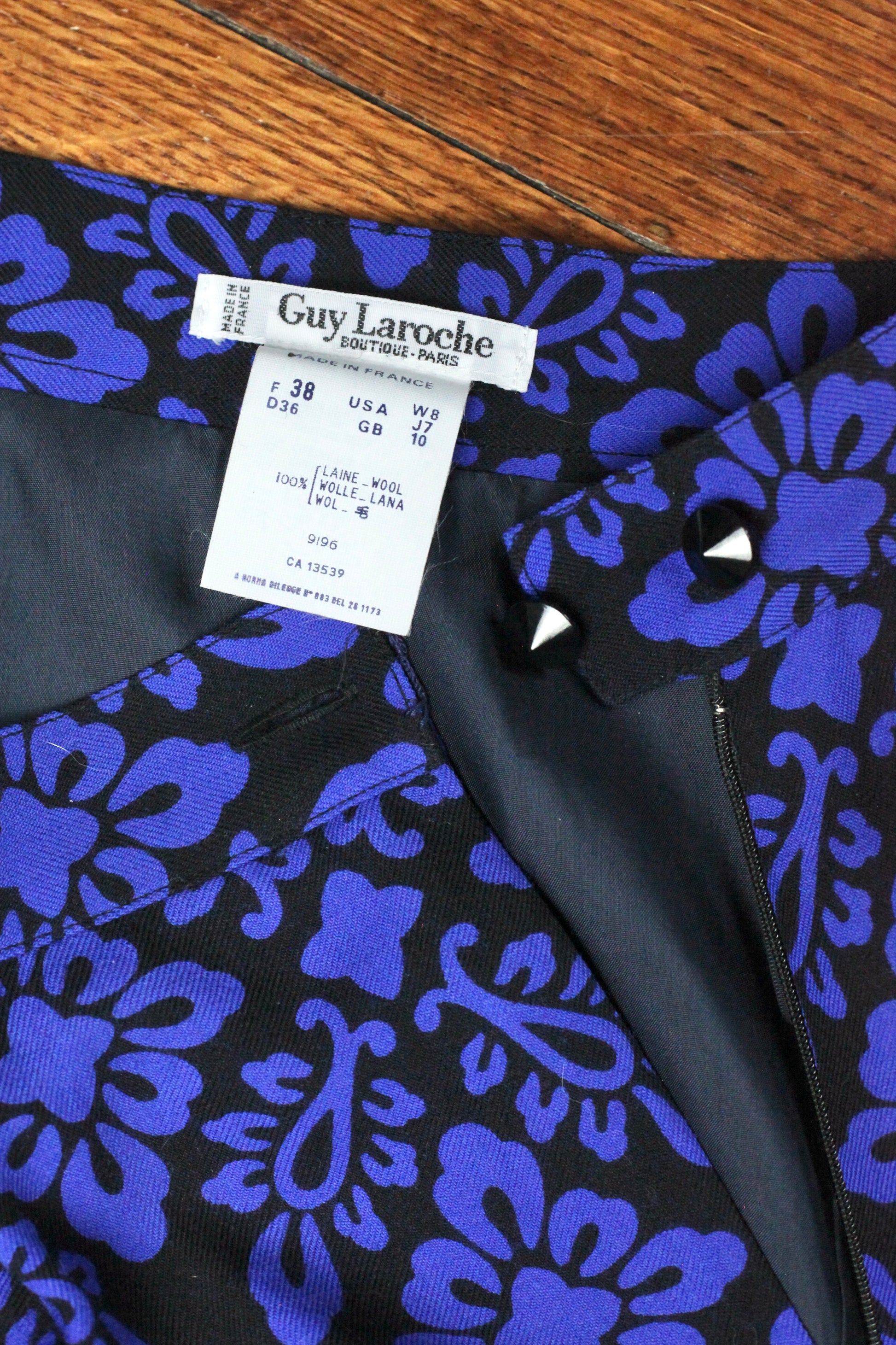 Ensemble tailleur jupe baroque Guy Laroche vintage Ekinox vintage vêtement vintage de grands couturiers créateurs seconde main luxe haute couture slow fashion